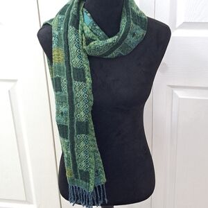 Asian Eye Scarf/Wrap in 100% Wool    Size 11.5"×34"
